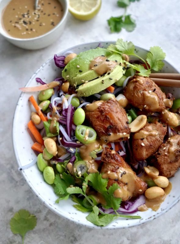 Frijsenborg asiatisk nudelsalat med kylling og peanutdressing